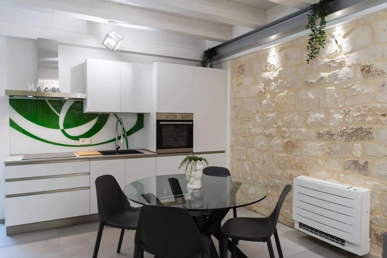 Lovely Modern Apartment Модика
